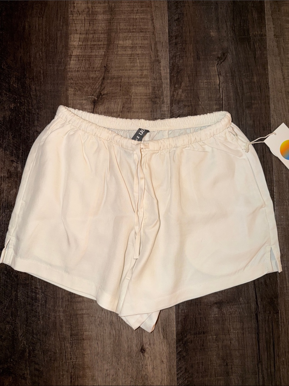Women's Cream Vuori shorts